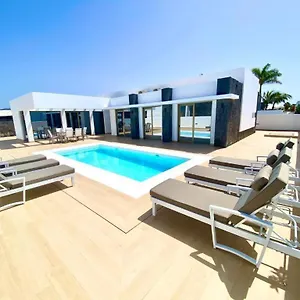 Celine Puerto del Carmen (Lanzarote)